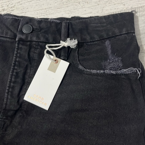 Good American Good 90’s Icon Distressed Shorts Size 4  NWT - Picture 5 of 12